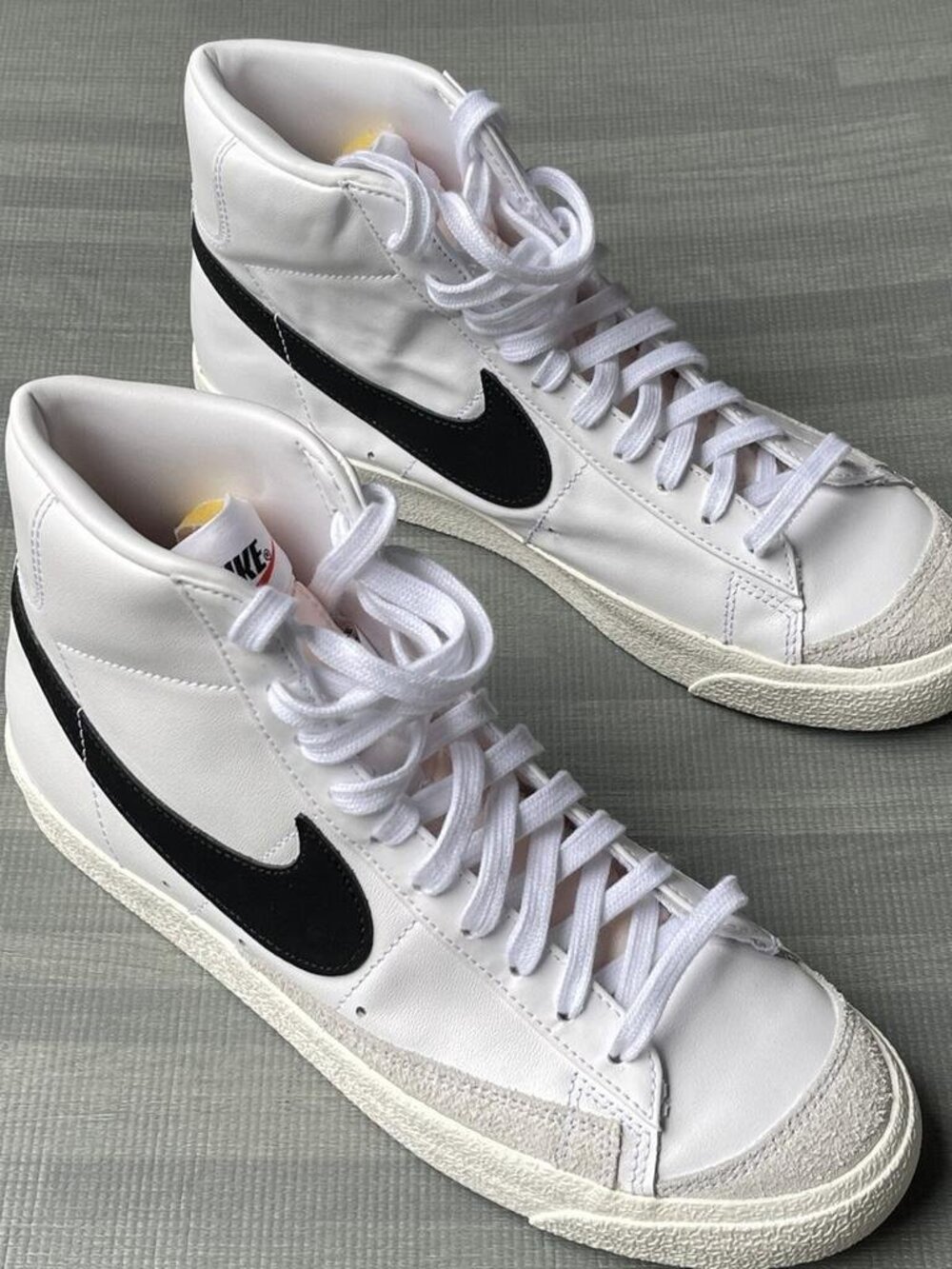 Nike Blazer Mid 77 Vintage White Black High Top Sneakers Womens 8